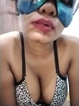 Snapshot of Zaraangle chatting on June 2026 05:06:01 PM Zaraangle online show from June 2026 05:06:01 PM