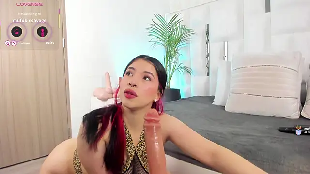 im nika  online show from December 2025 01:18:02 PM