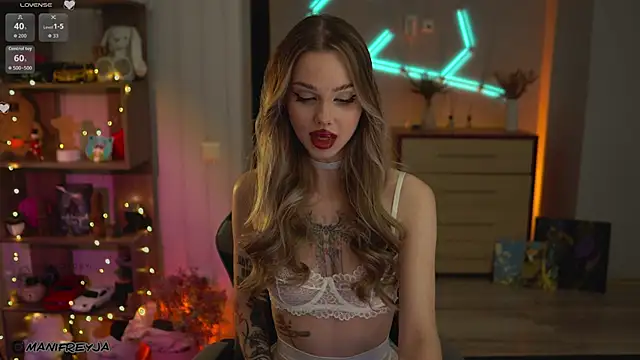 ManiFreyja online show from December 2025 06:24:02 PM