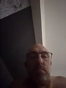 Snapshot of Crosss-23cm chatting on November 2025 07:57:01 PM Crosss-23cm online show from November 2025 07:57:01 PM