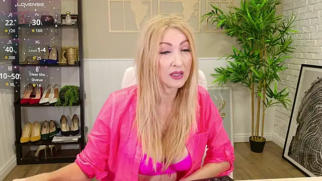 LadyLeea online show from December 2025 05:27:02 AM