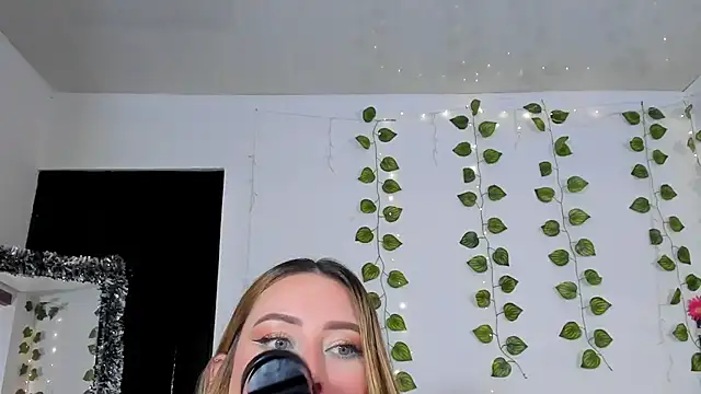 JanneKim online show from April 2026 02:07:01 PM