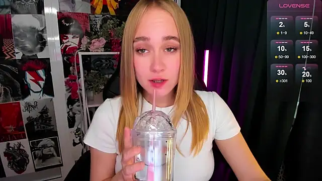 LianaBright online show from October 2025 02:53:01 AM