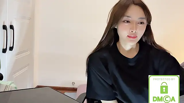 Snapshot of SarahYang chatting on May 2026 06:20:01 AM SarahYang online show from May 2026 06:20:01 AM