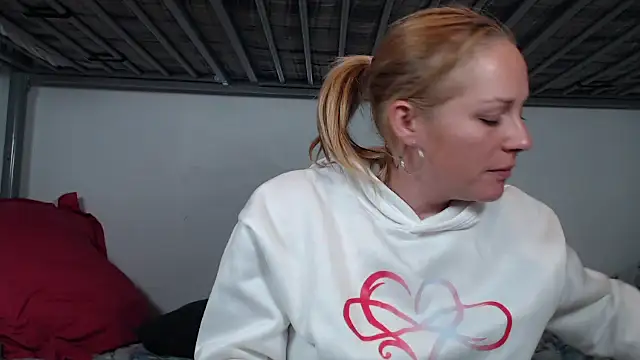 Doucelouve9 online show from February 2026 05:11:01 PM