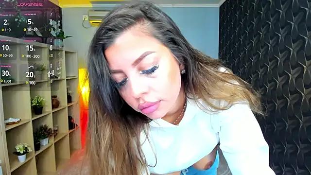 Snapshot of nicolee___19 chatting on January 2025 08:18:02 AM nicolee 19 online show from January 2025 08:18:02 AM