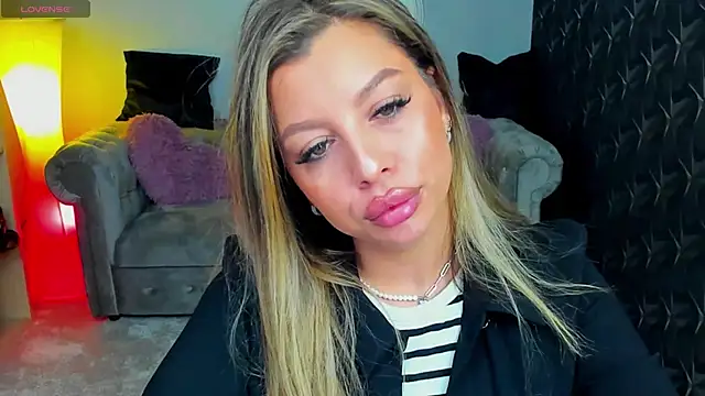 Snapshot of nicolee___19 chatting on March 2025 07:25:01 PM nicolee 19 online show from March 2025 07:25:01 PM