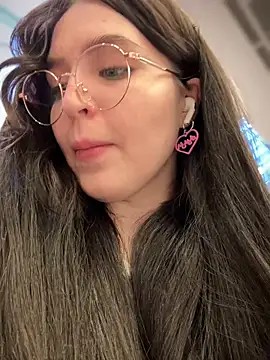 Snapshot of meow_girl chatting on February 2025 02:06:02 PM meow girl online show from February 2025 02:06:02 PM