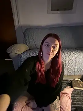 Snapshot of Stoner_BarbieXX chatting on December 2024 10:25:01 PM Stoner BarbieXX online show from December 2024 10:25:01 PM