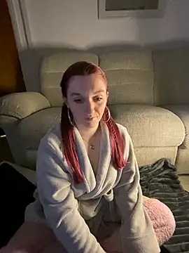 Snapshot of Stoner_BarbieXX chatting on January 2025 10:19:01 PM Stoner BarbieXX online show from January 2025 10:19:01 PM