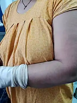 Snapshot of milf-kaira chatting on December 2024 01:59:01 AM milf-kaira online show from December 2024 01:59:01 AM