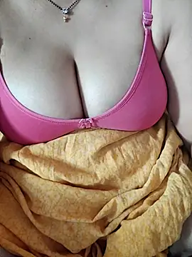 Snapshot of milf-kaira chatting on March 2025 04:17:02 AM milf-kaira online show from March 2025 04:17:02 AM