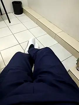 gatmoreno1 online show from September 2025 04:43:02 PM