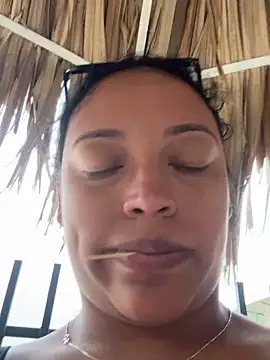 Snapshot of angela_angels_ chatting on January 2025 11:00:02 PM angela angels online show from January 2025 11:00:02 PM