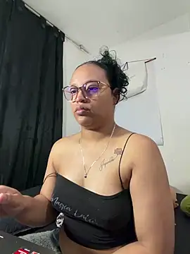Snapshot of angela_angels_ chatting on May 2026 04:17:02 AM angela angels online show from May 2026 04:17:02 AM