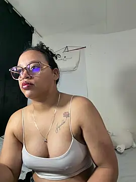 Snapshot of angela_angels_ chatting on May 2026 10:33:01 AM angela angels online show from May 2026 10:33:01 AM