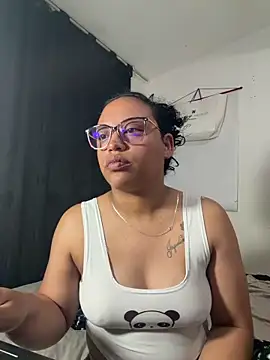 Snapshot of angela_angels_ chatting on May 2026 03:46:01 AM angela angels online show from May 2026 03:46:01 AM