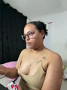 Snapshot of angela_angels_ chatting on May 2026 01:32:02 AM angela angels online show from May 2026 01:32:02 AM