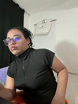 Snapshot of angela_angels_ chatting on May 2026 01:03:02 AM angela angels online show from May 2026 01:03:02 AM