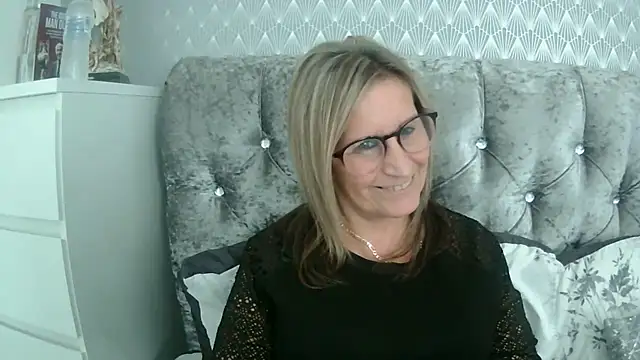 Snapshot of Additive_Mature_Linda chatting on September 2025 03:56:02 PM Additive Mature Linda online show from September 2025 03:56:02 PM