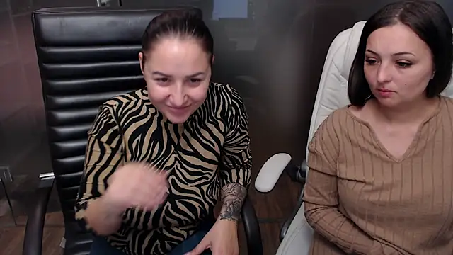 Snapshot of Amy--Samy chatting on December 2024 01:44:01 PM Amy--Samy online show from December 2024 01:44:01 PM