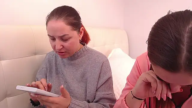 Snapshot of Amy--Samy chatting on February 2025 01:11:02 PM Amy--Samy online show from February 2025 01:11:02 PM