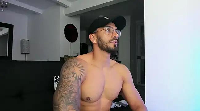 Snapshot of tony_muscle chatting on December 2024 11:22:01 PM tony muscle online show from December 2024 11:22:01 PM