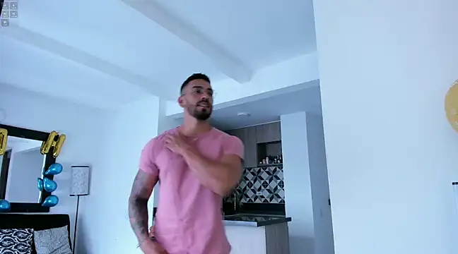 Snapshot of tony_muscle chatting on December 2024 08:04:02 PM tony muscle online show from December 2024 08:04:02 PM