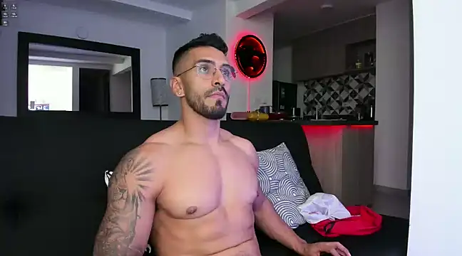 Snapshot of tony_muscle chatting on January 2025 12:31:02 AM tony muscle online show from January 2025 12:31:02 AM