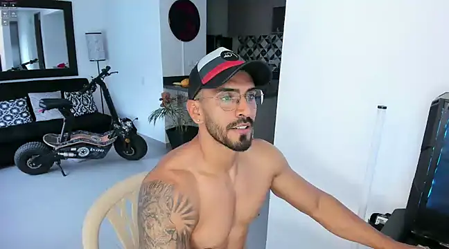Snapshot of tony_muscle chatting on January 2025 09:55:02 PM tony muscle online show from January 2025 09:55:02 PM