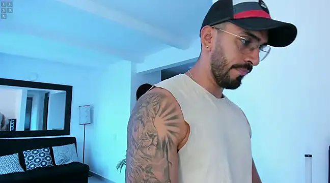 Snapshot of tony_muscle chatting on January 2025 10:01:01 PM tony muscle online show from January 2025 10:01:01 PM