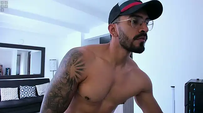 Snapshot of tony_muscle chatting on February 2025 03:49:02 PM tony muscle online show from February 2025 03:49:02 PM