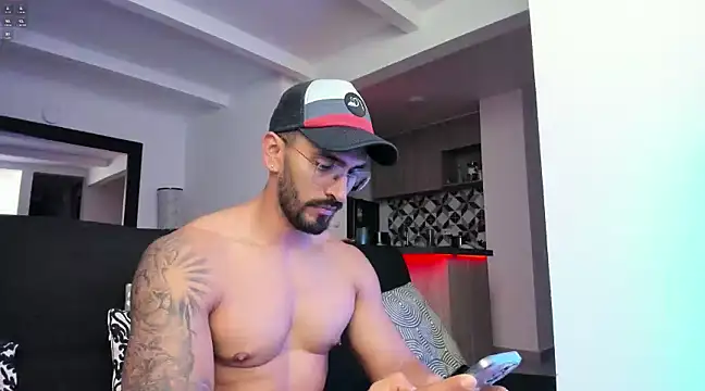 Snapshot of tony_muscle chatting on February 2025 12:58:02 AM tony muscle online show from February 2025 12:58:02 AM