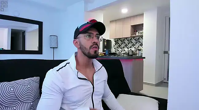 Snapshot of tony_muscle chatting on February 2025 11:55:01 AM tony muscle online show from February 2025 11:55:01 AM