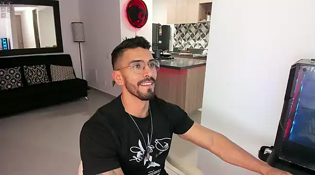 Snapshot of tony_muscle chatting on February 2025 01:11:01 AM tony muscle online show from February 2025 01:11:01 AM
