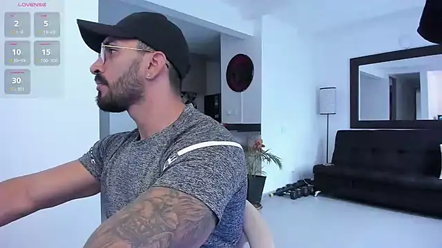 Snapshot of tony_muscle chatting on February 2025 09:19:02 PM tony muscle online show from February 2025 09:19:02 PM