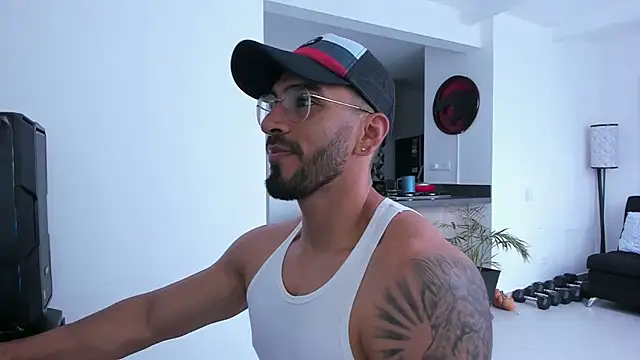 Snapshot of tony_muscle chatting on February 2025 06:34:02 PM tony muscle online show from February 2025 06:34:02 PM
