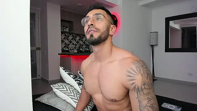 Snapshot of tony_muscle chatting on February 2025 01:41:01 AM tony muscle online show from February 2025 01:41:01 AM