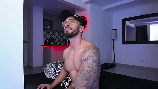 Snapshot of tony_muscle chatting on February 2025 01:05:01 AM tony muscle online show from February 2025 01:05:01 AM