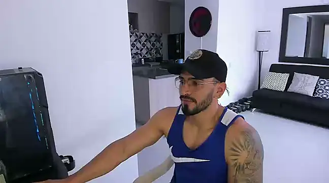 Snapshot of tony_muscle chatting on March 2025 05:14:02 PM tony muscle online show from March 2025 05:14:02 PM