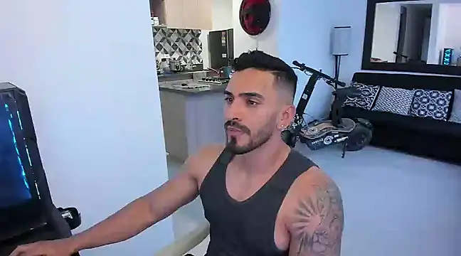 Snapshot of tony_muscle chatting on March 2025 10:54:01 PM tony muscle online show from March 2025 10:54:01 PM