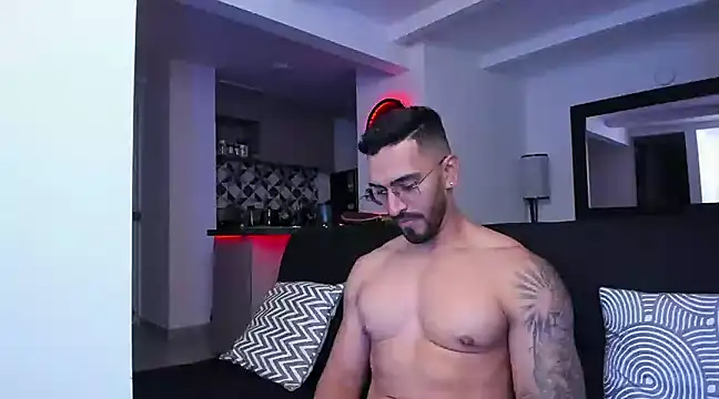 Snapshot of tony_muscle chatting on March 2025 01:58:02 AM tony muscle online show from March 2025 01:58:02 AM