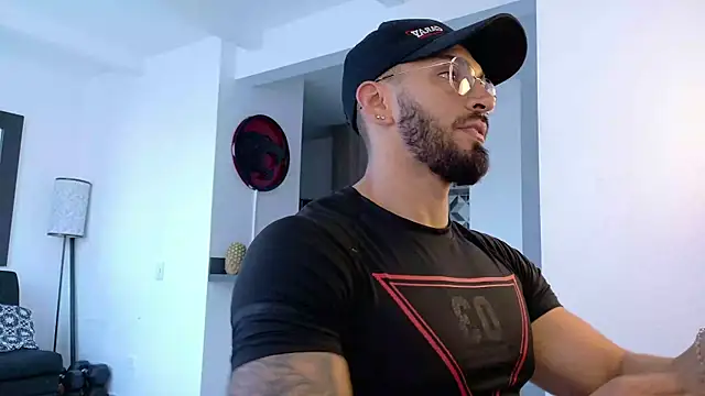 Snapshot of tony_muscle chatting on October 2025 09:55:01 PM tony muscle online show from October 2025 09:55:01 PM