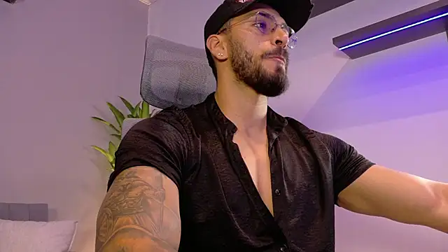 Snapshot of tony_muscle chatting on April 2026 02:04:02 PM tony muscle online show from April 2026 02:04:02 PM