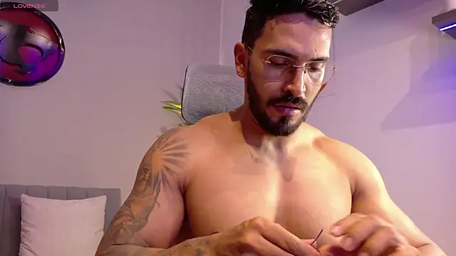Snapshot of tony_muscle chatting on May 2026 08:16:01 PM tony muscle online show from May 2026 08:16:01 PM
