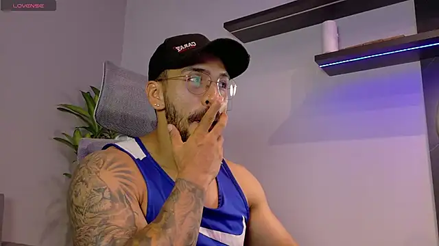 Snapshot of tony_muscle chatting on May 2026 10:58:01 AM tony muscle online show from May 2026 10:58:01 AM