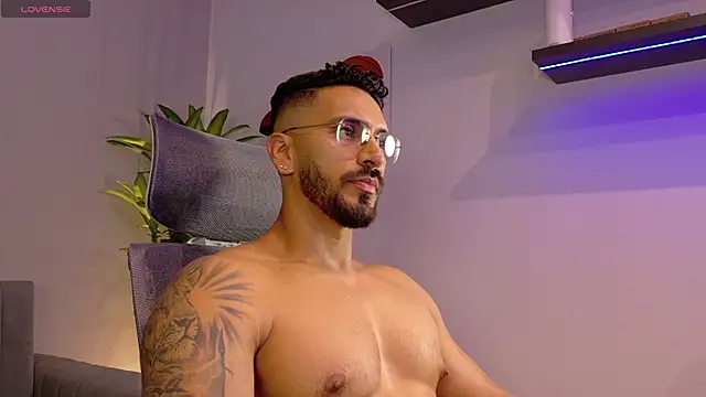 Snapshot of tony_muscle chatting on May 2026 12:12:01 PM tony muscle online show from May 2026 12:12:01 PM