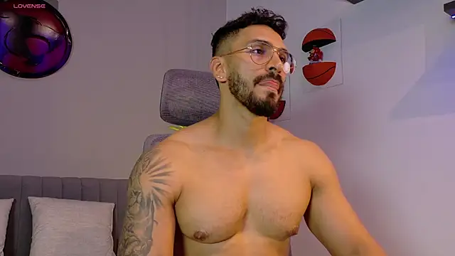 Snapshot of tony_muscle chatting on May 2026 09:08:01 PM tony muscle online show from May 2026 09:08:01 PM
