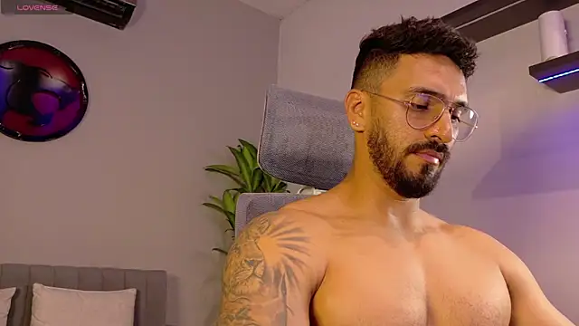 Snapshot of tony_muscle chatting on May 2026 08:04:02 PM tony muscle online show from May 2026 08:04:02 PM