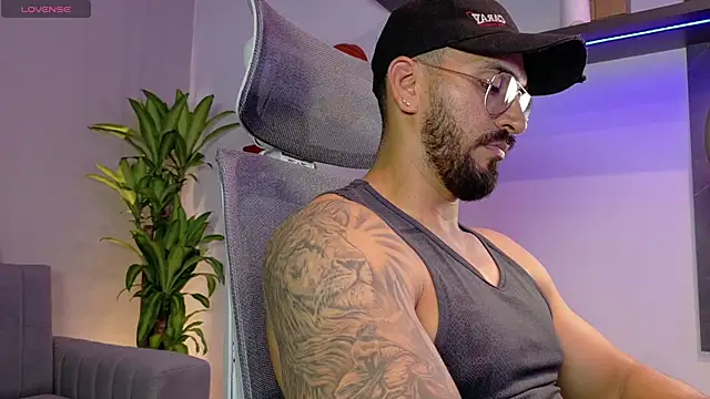 Snapshot of tony_muscle chatting on June 2026 07:29:01 PM tony muscle online show from June 2026 07:29:01 PM